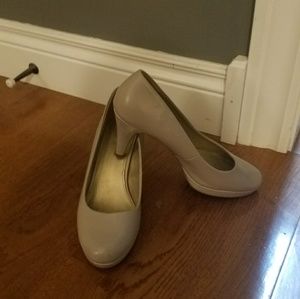 * SOLD *Bandolino pumps